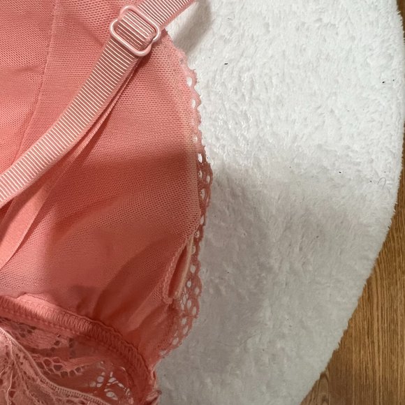 Adrienne Vittadini Sexy Pink Lace Bra Size - Large NWOT - Picture 6 of 8